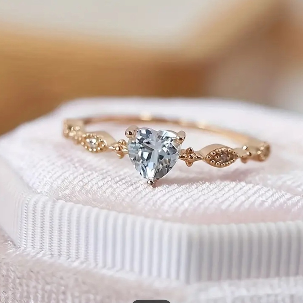 Elegant Gold Heart Ring